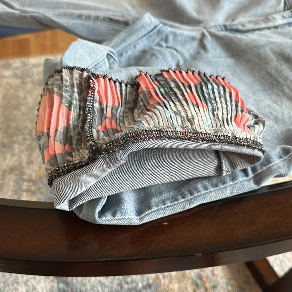 ✨A.Z.I. New York Whitewashed Bailey Jeans Removable Pleated Ruffle Hem Size 8✨ - Picture 4 of 6